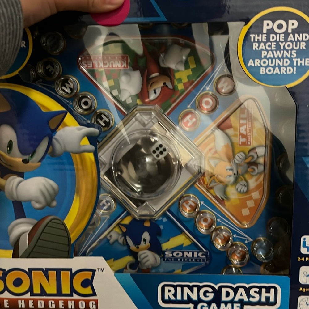 This is a sonic ring dash game